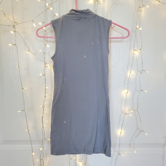 🐘 Cool Toned Gray Sleeveless Rouched Turtleneck - Picture 2 of 4